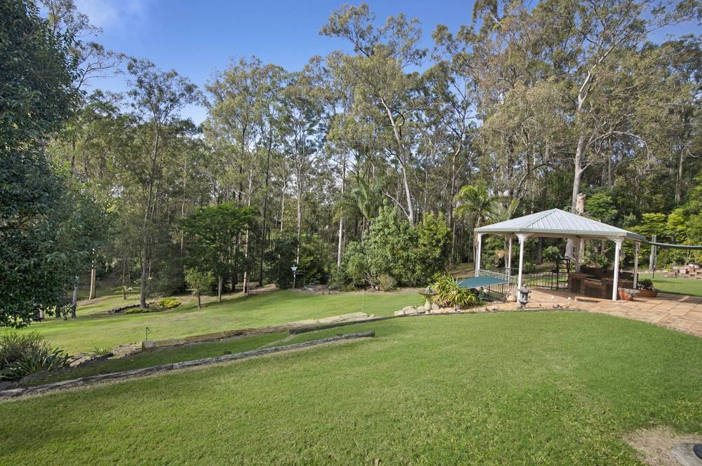 8 Ireland Court, CASHMERE, QLD 4500