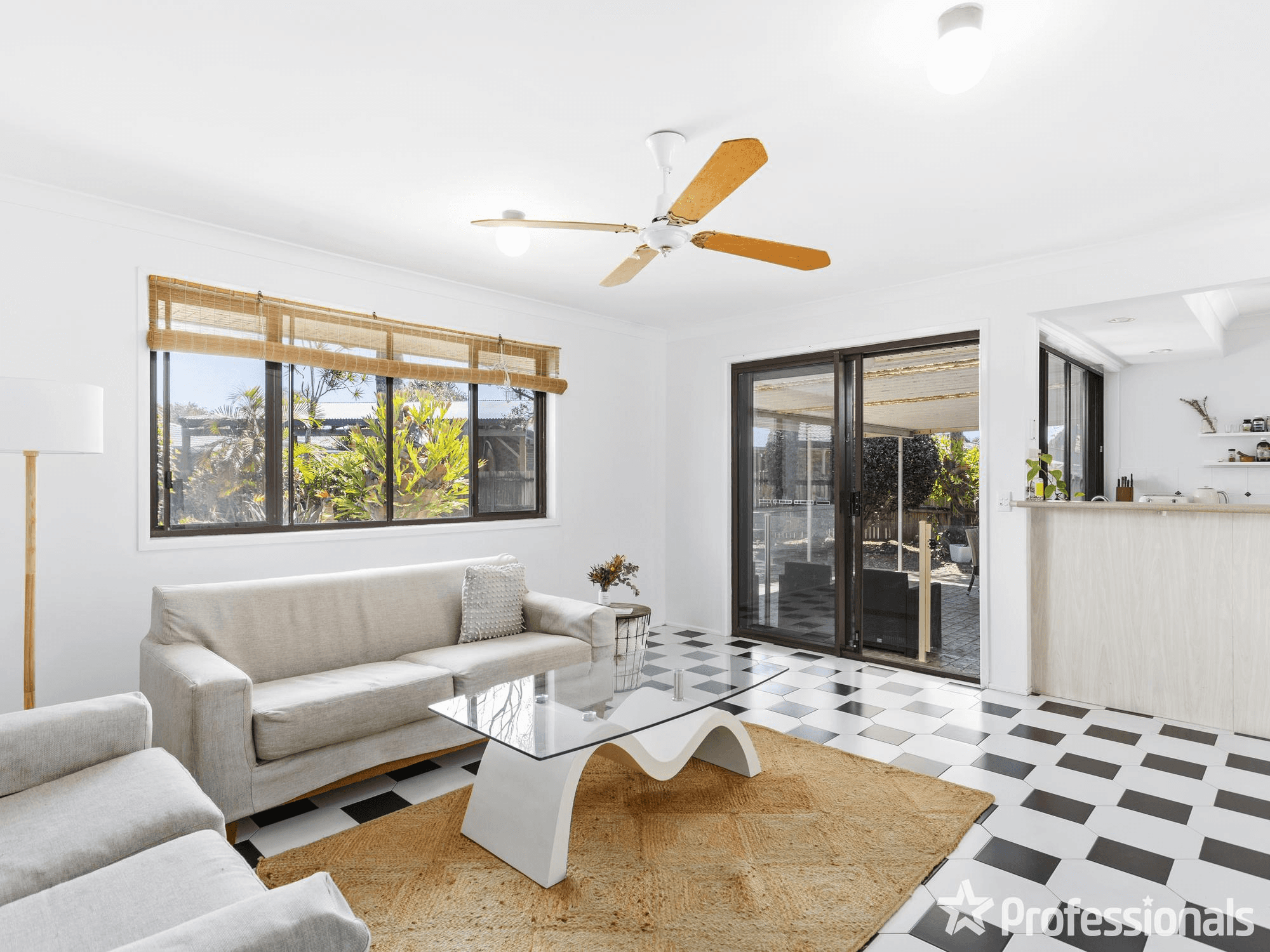 6 Swan Place, BURLEIGH WATERS, QLD 4220