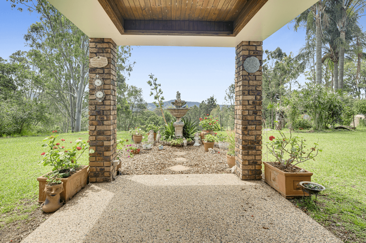 121  Oatlands Court, WIGHTS MOUNTAIN, QLD 4520