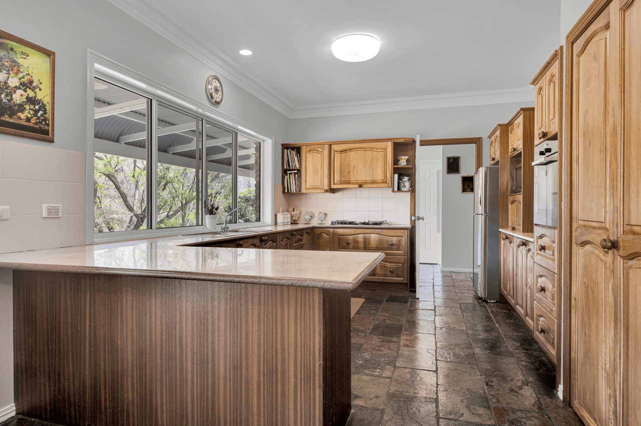 121  Oatlands Court, WIGHTS MOUNTAIN, QLD 4520