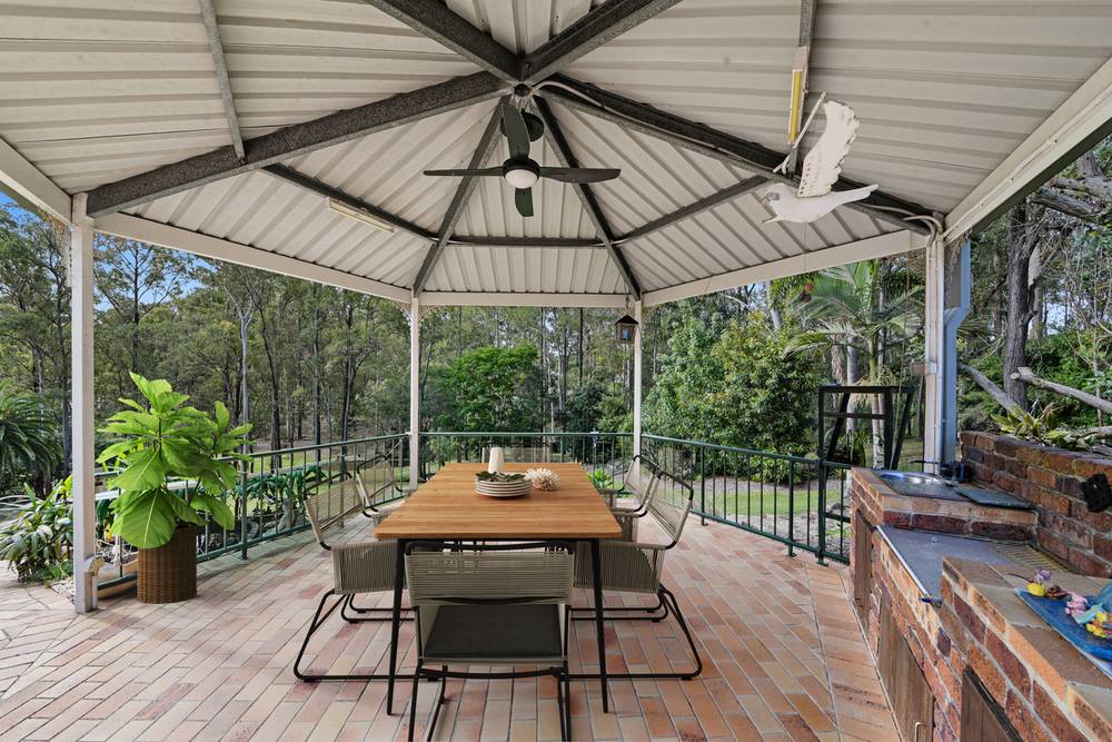 8 Ireland Court, CASHMERE, QLD 4500