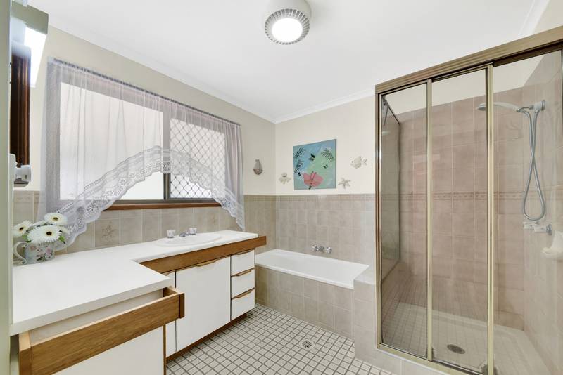 8 Ireland Court, CASHMERE, QLD 4500