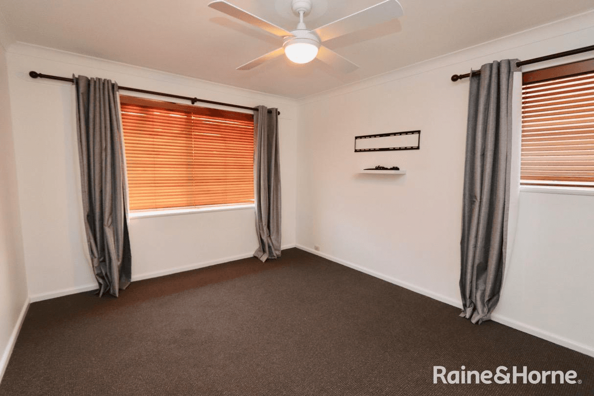 10 Webb Street, WEST BATHURST, NSW 2795