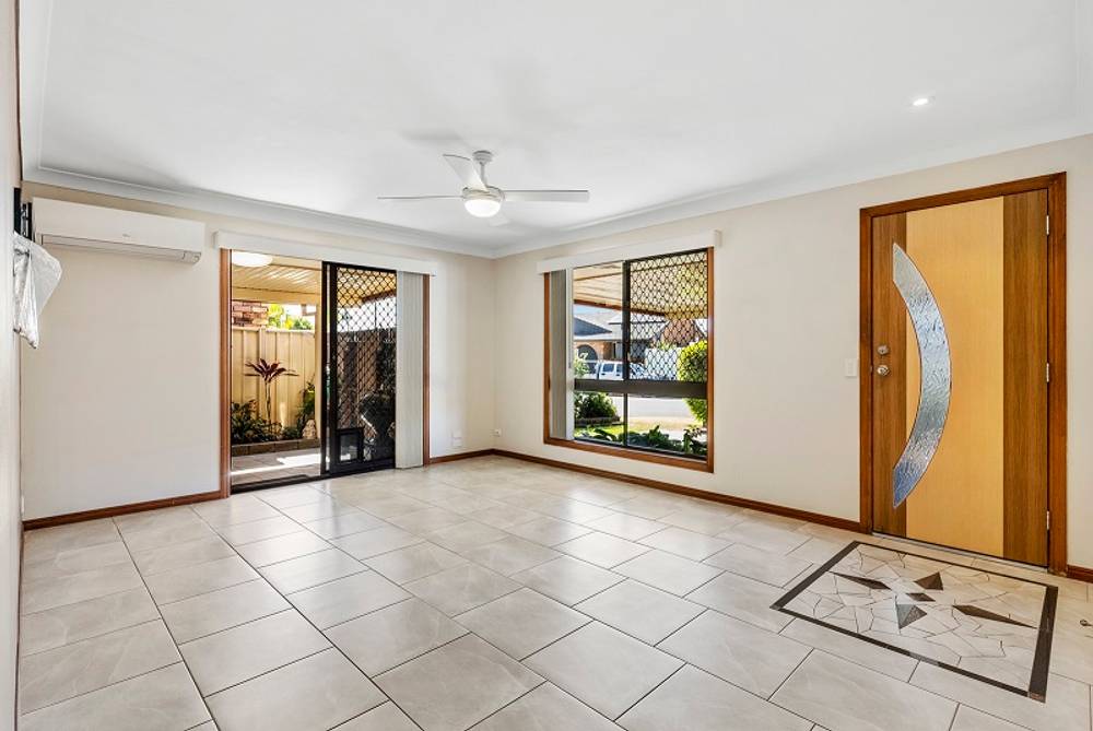 2/8  Maiala Close, Paradise Point, QLD 4216