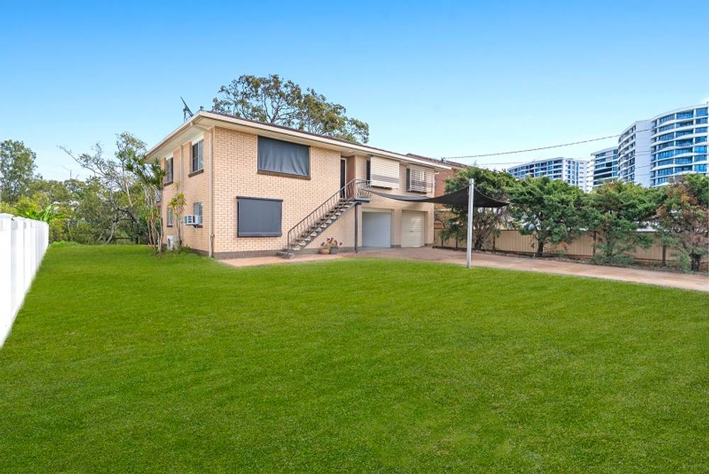 16  Cabarita Street, Biggera Waters, QLD 4216